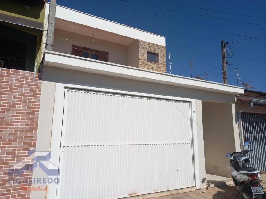 Foto 1 de Sobrado com 3 quartos para alugar, 180m2 em Vila Santa Emília, Tatui - SP