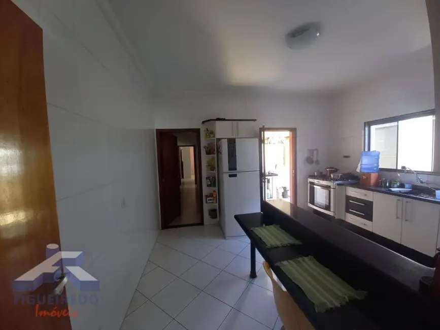 Foto 9 de Sobrado com 3 quartos para alugar, 180m2 em Vila Santa Emília, Tatui - SP