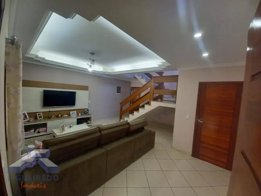 Foto 6 de Sobrado com 3 quartos para alugar, 180m2 em Vila Santa Emília, Tatui - SP