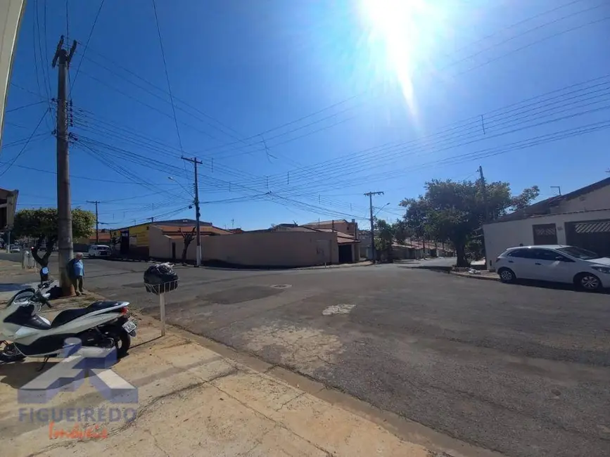 Foto 3 de Sobrado com 3 quartos para alugar, 180m2 em Vila Santa Emília, Tatui - SP