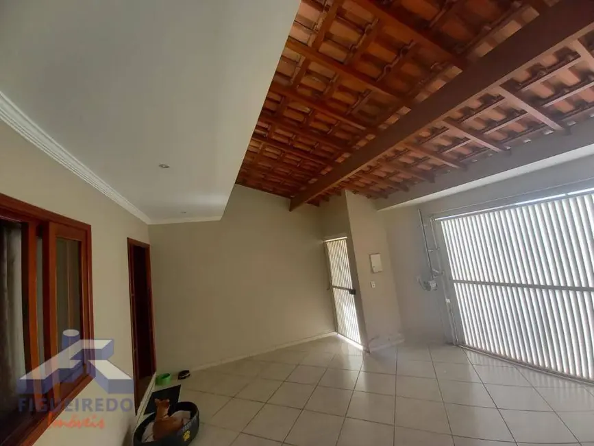 Foto 5 de Sobrado com 3 quartos para alugar, 180m2 em Vila Santa Emília, Tatui - SP