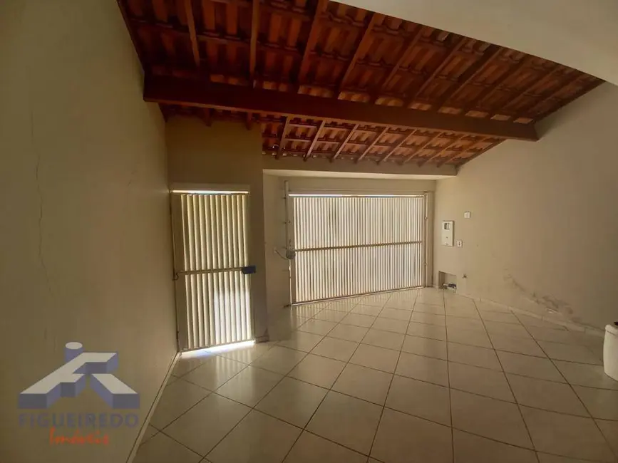 Foto 4 de Sobrado com 3 quartos para alugar, 180m2 em Vila Santa Emília, Tatui - SP