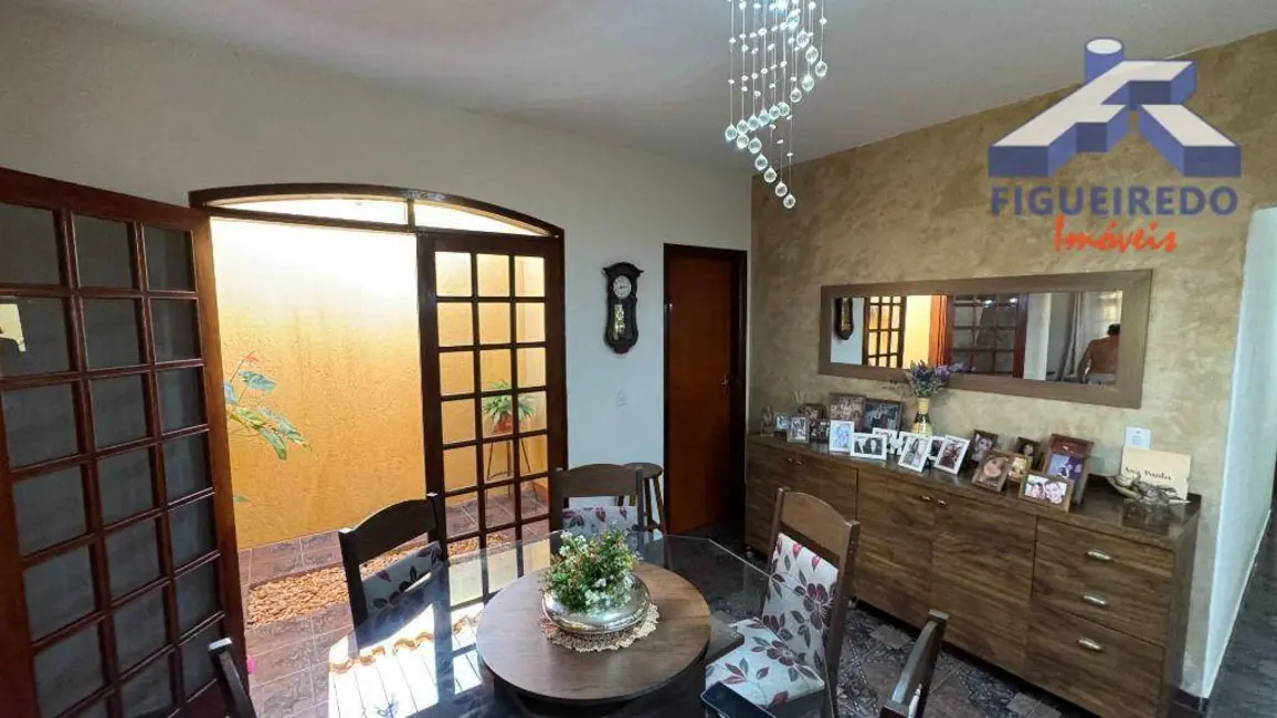 Foto 6 de Casa com 4 quartos à venda, 300m2 em Vila Doutor Laurindo, Tatui - SP