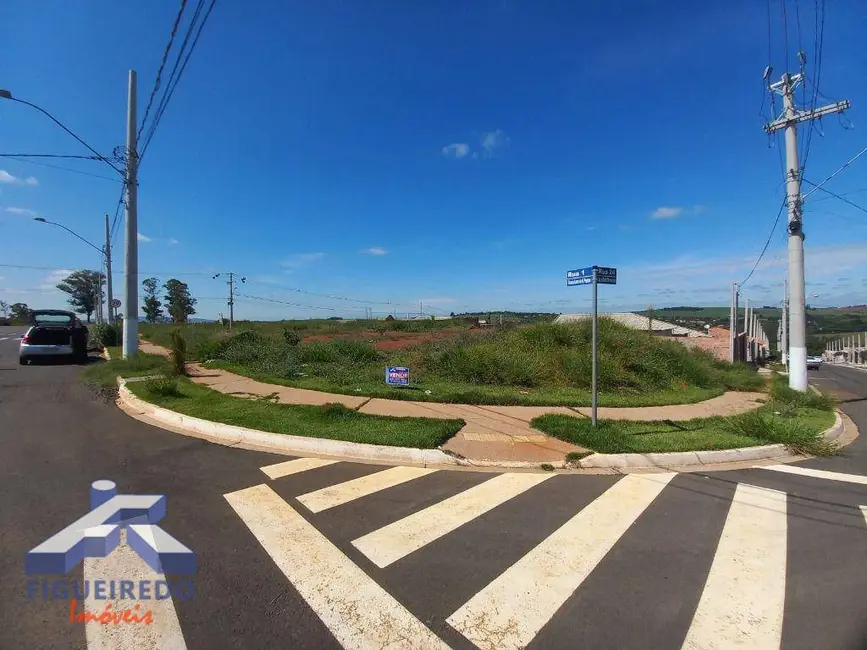 Foto 1 de Terreno / Lote à venda, 180m2 em Tatui - SP