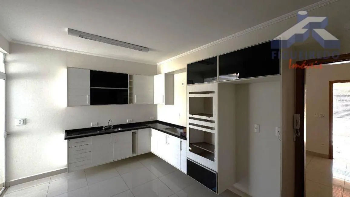 Casa com 2 quartos para alugar, 211m2 em Centro, Tatui - SP - imagem 7 Foto 7 de Casa com 2 quartos para alugar, 211m2 em Centro, Tatui - SP