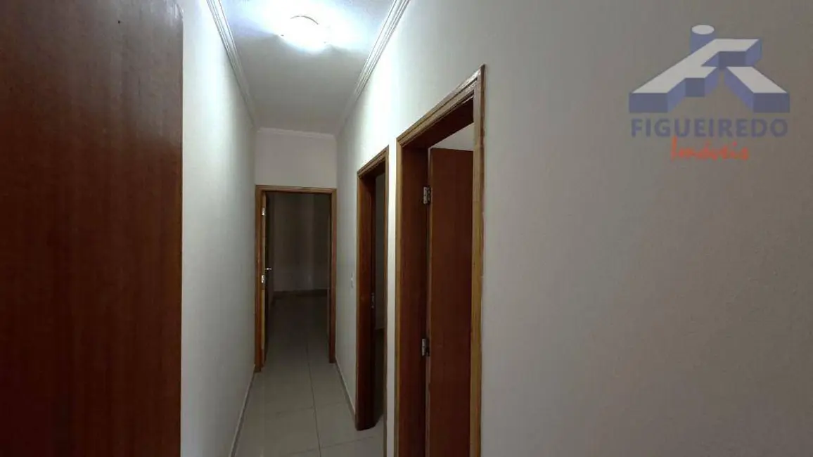 Casa com 2 quartos para alugar, 211m2 em Centro, Tatui - SP - imagem 8 Foto 8 de Casa com 2 quartos para alugar, 211m2 em Centro, Tatui - SP