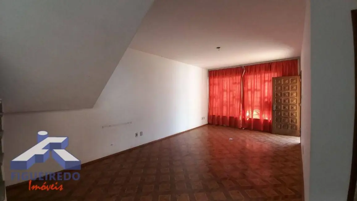 Foto 3 de Casa com 4 quartos à venda, 270m2 em Centro, Tatui - SP