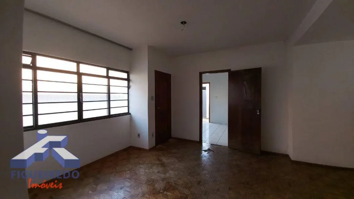 Foto 6 de Casa com 4 quartos à venda, 270m2 em Centro, Tatui - SP