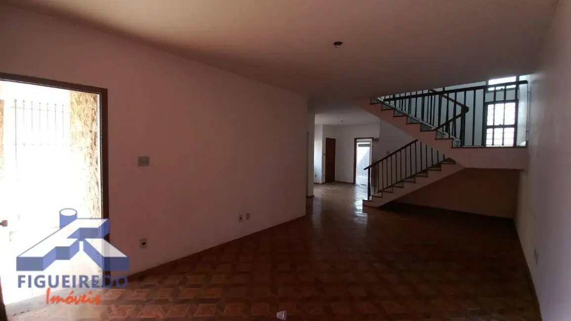Foto 2 de Casa com 4 quartos à venda, 270m2 em Centro, Tatui - SP
