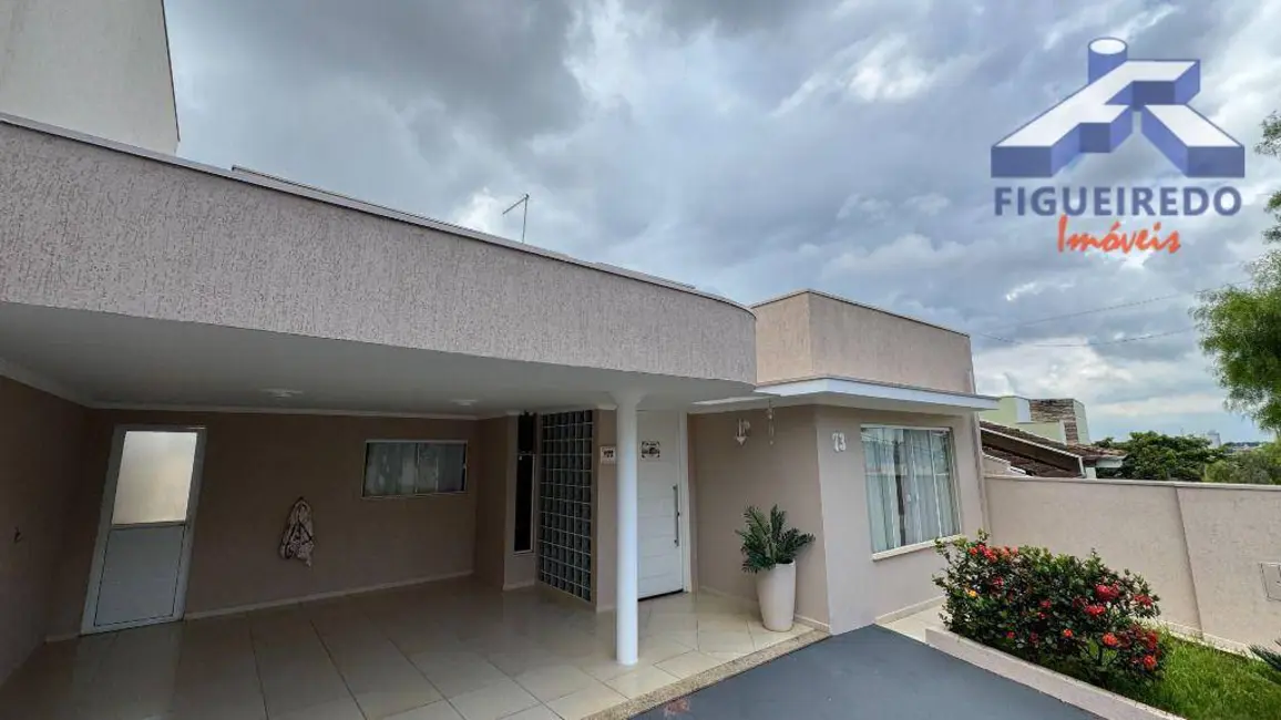 Foto 2 de Casa de Condomínio com 3 quartos à venda, 275m2 em Vila Monte Verde, Tatui - SP