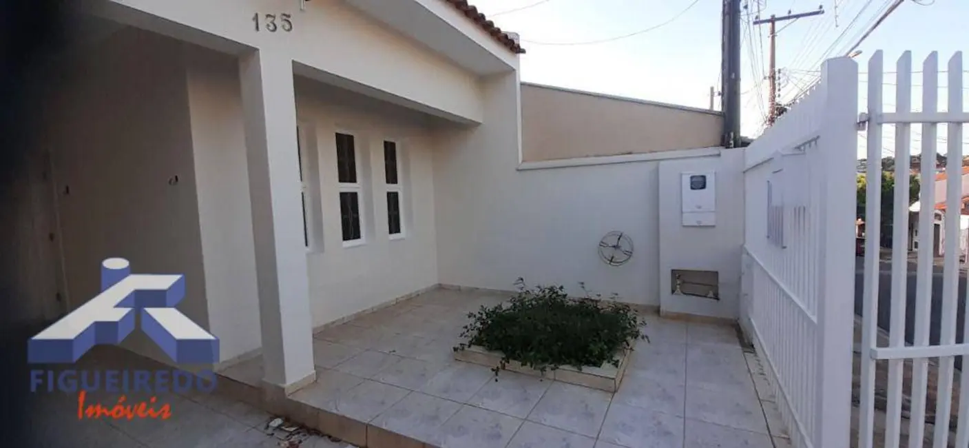 Foto 2 de Casa com 3 quartos para alugar em Vila Santa Emília, Tatui - SP