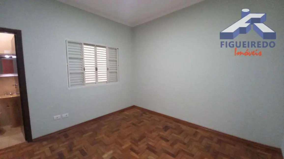 Foto 2 de Casa com 3 quartos à venda, 269m2 em Centro, Tatui - SP