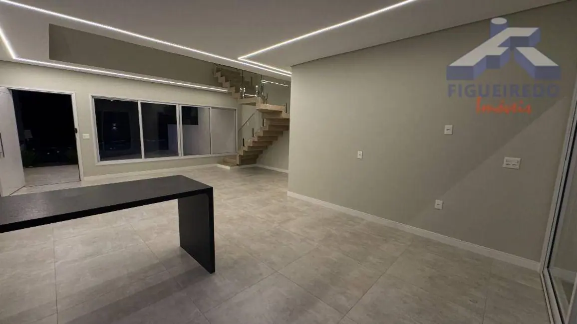 Foto 7 de Casa com 3 quartos à venda, 186m2 em Tatui - SP