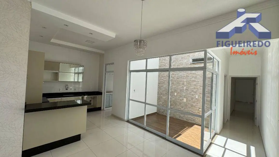 Foto 3 de Casa com 2 quartos para alugar, 175m2 em Tatui - SP