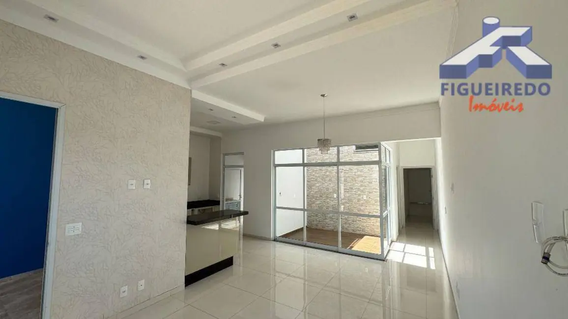 Foto 4 de Casa com 2 quartos para alugar, 175m2 em Tatui - SP