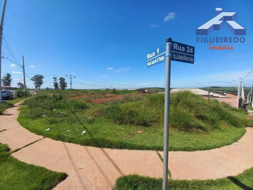 Foto 1 de Terreno / Lote à venda, 180m2 em Tatui - SP
