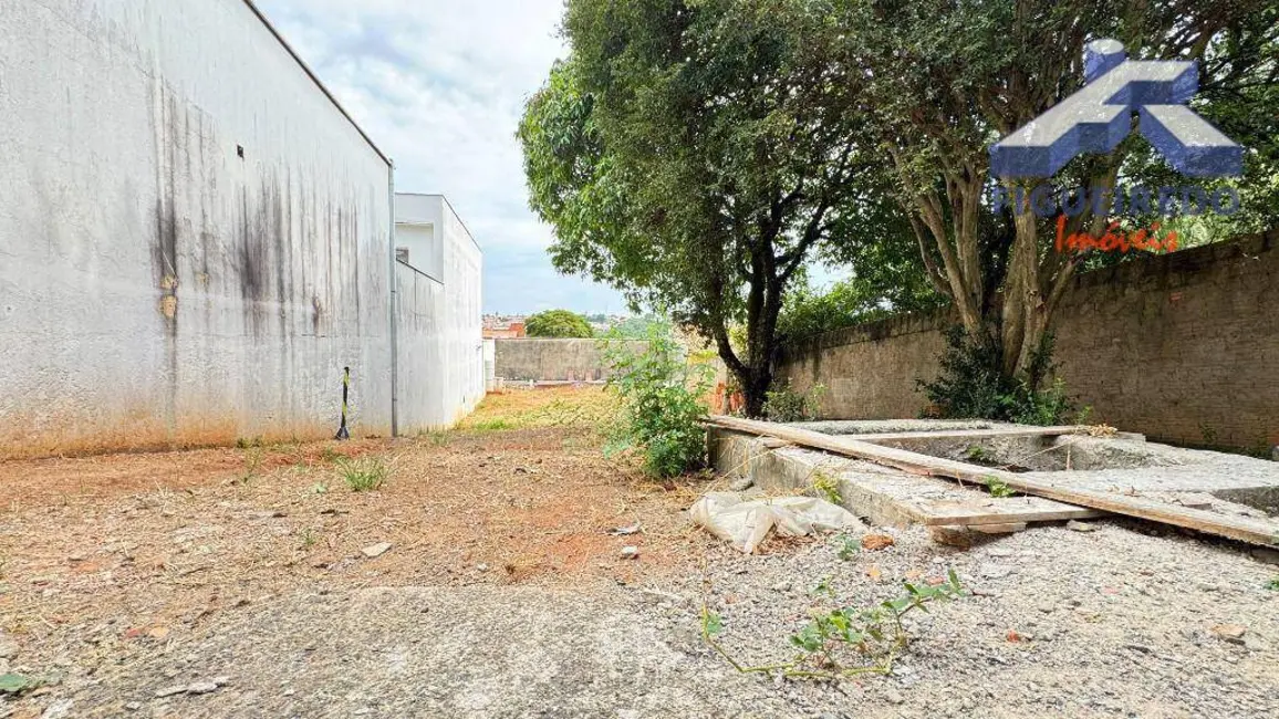 Foto 2 de Terreno / Lote à venda, 300m2 em Chácara Junqueira, Tatui - SP
