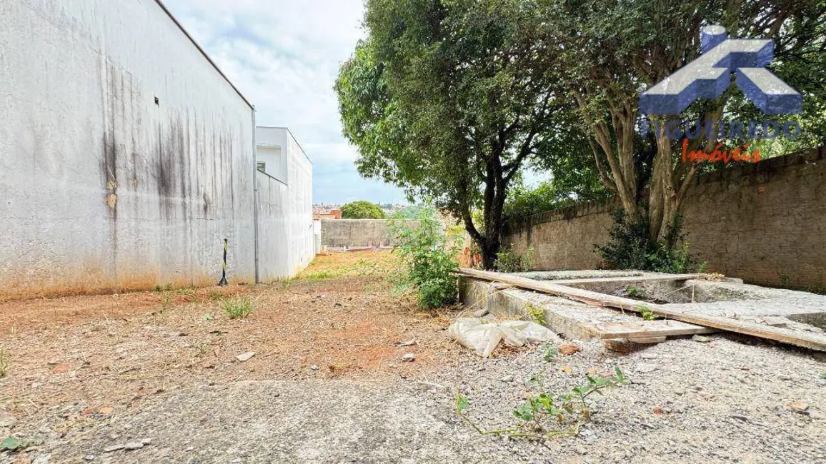 Foto 1 de Terreno / Lote à venda, 300m2 em Chácara Junqueira, Tatui - SP