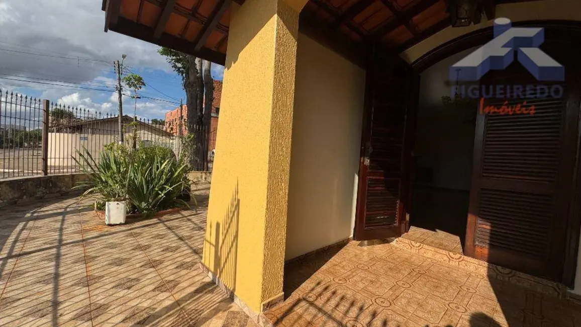Foto 3 de Casa com 3 quartos à venda, 327m2 em Vila Paulina, Tatui - SP