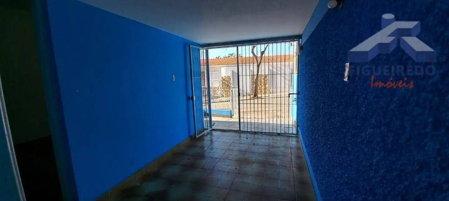 Foto 2 de Casa com 2 quartos para alugar, 120m2 em Chácara Junqueira, Tatui - SP