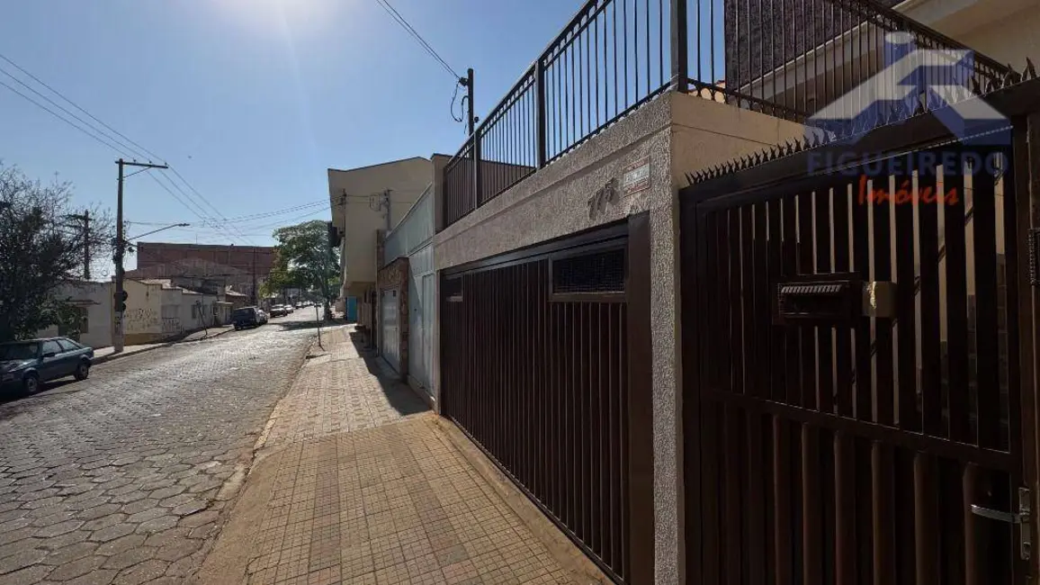 Foto 2 de Casa com 4 quartos à venda, 158m2 em Centro, Tatui - SP
