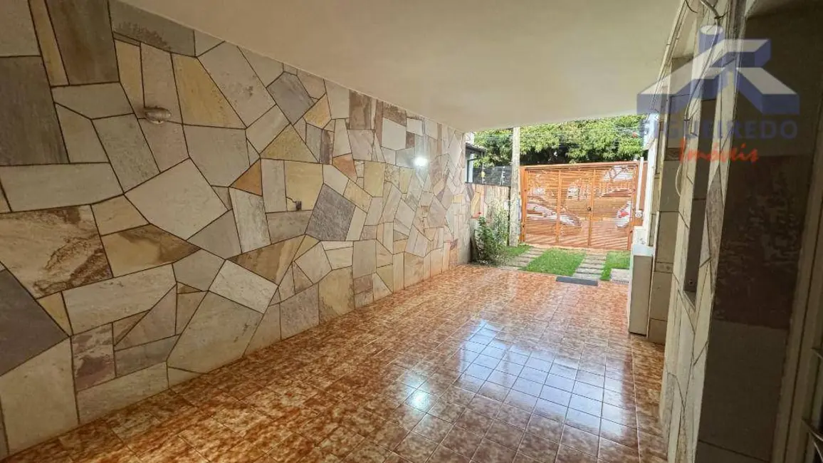 Foto 2 de Sobrado com 4 quartos para alugar, 316m2 em Centro, Tatui - SP