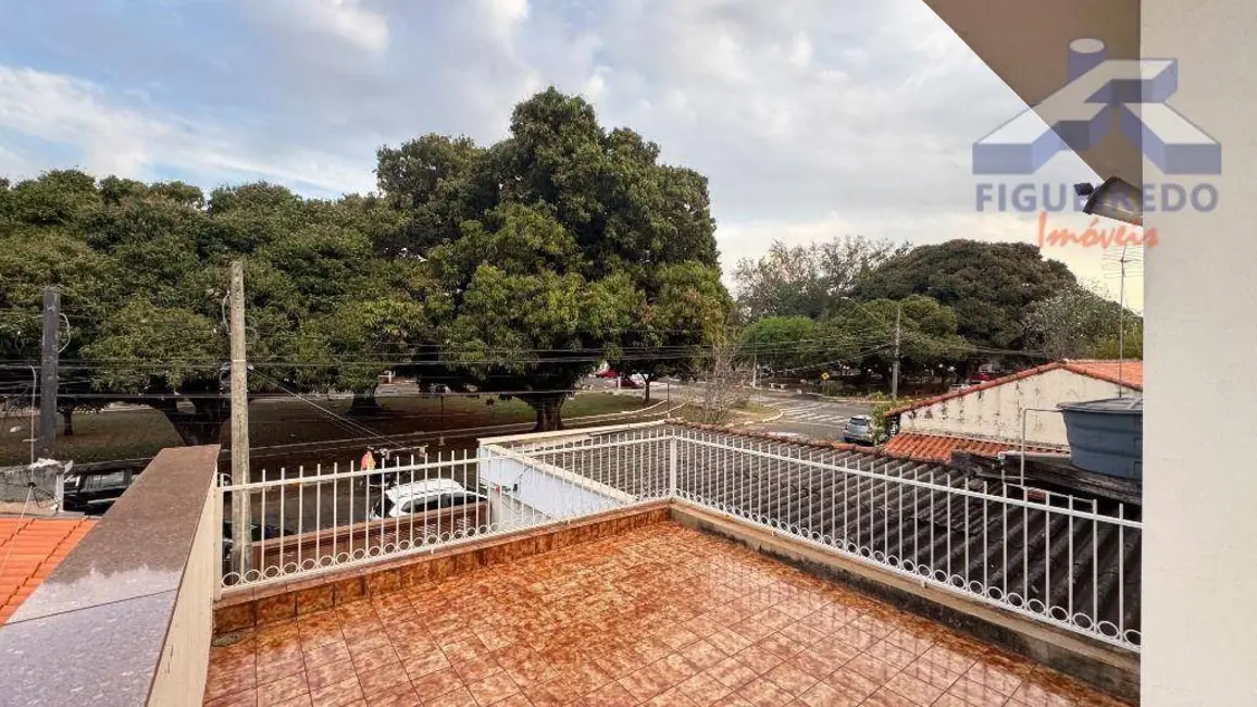 Foto 1 de Sobrado com 4 quartos para alugar, 316m2 em Centro, Tatui - SP