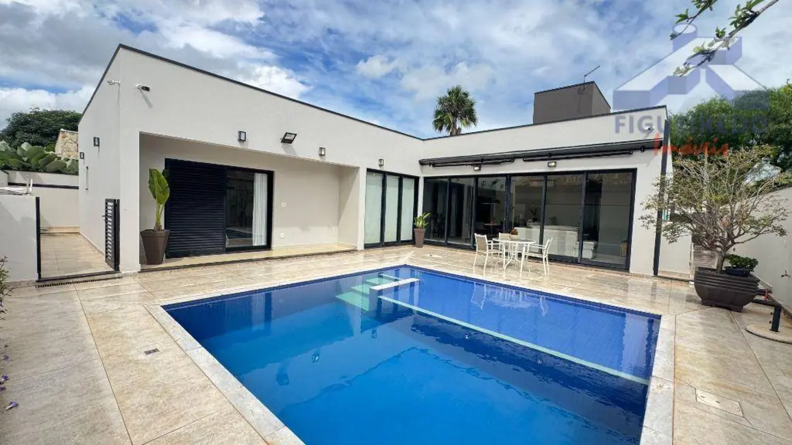 Foto 2 de Casa de Condomínio com 3 quartos à venda, 600m2 em Parque Residencial São Marcos, Tatui - SP