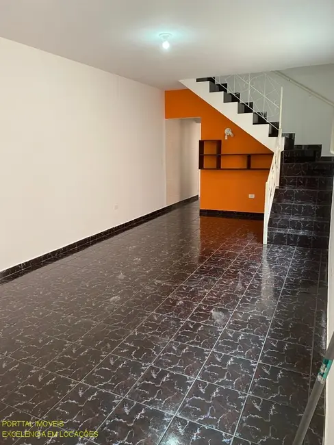 Foto 2 de Sobrado com 3 quartos para alugar, 120m2 em Jardim Lisboa, São Paulo - SP
