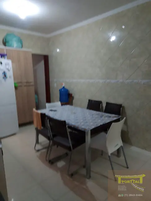 Sobrado com 4 quartos à venda, 205m2 em Limoeiro, São Paulo - SP - imagem 3 Foto 3 de Sobrado com 4 quartos à venda, 205m2 em Limoeiro, São Paulo - SP