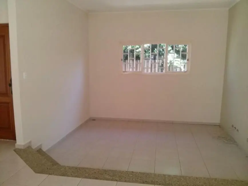 Foto 2 de Casa com 3 quartos à venda, 244m2 em Nhandeara - SP
