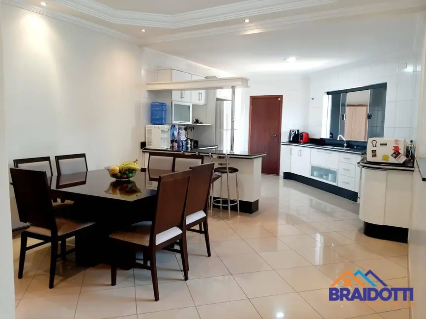 Foto 3 de Casa com 3 quartos à venda, 239m2 em Vila Santa Maria, Americana - SP