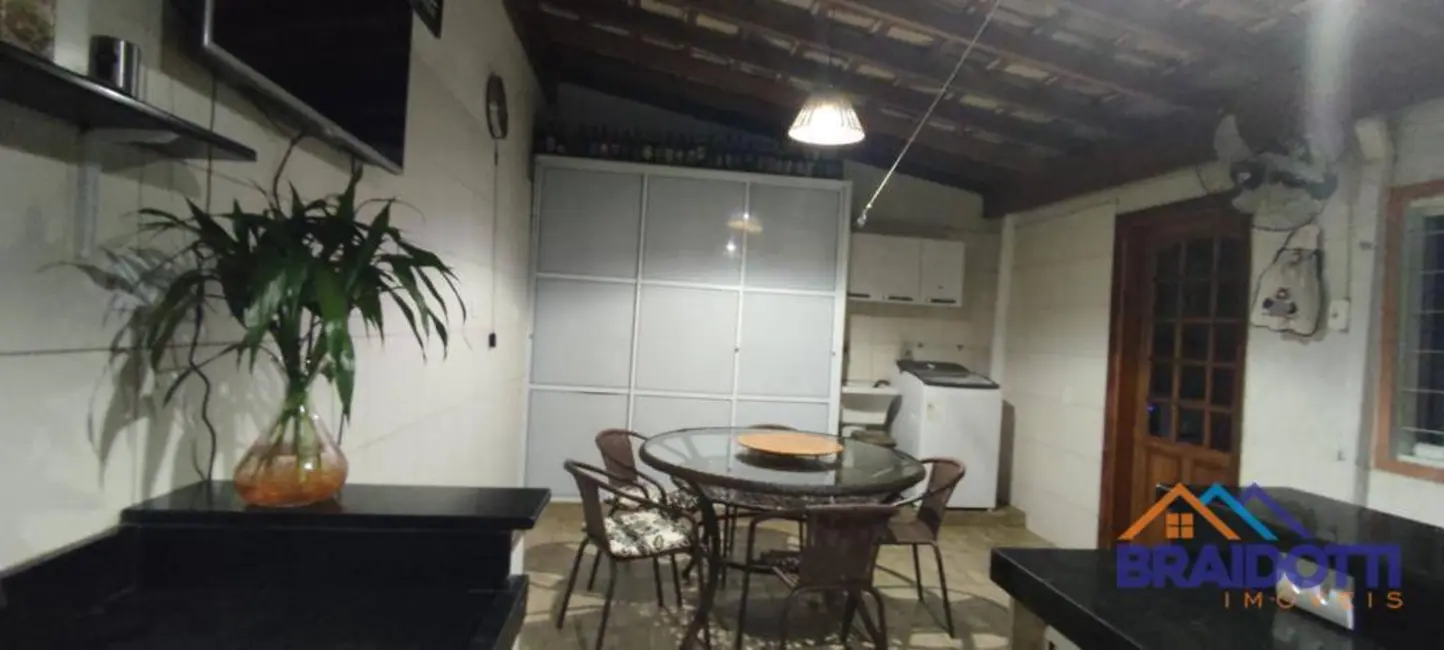 Foto 2 de Casa com 3 quartos à venda, 150m2 em Vila Letônia, Nova Odessa - SP