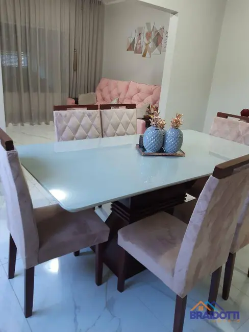 Foto 4 de Casa com 4 quartos à venda, 180m2 em Parque Novo Mundo, Americana - SP