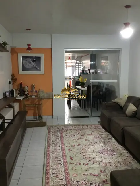 Foto 9 de Casa com 4 quartos à venda, 160m2 em Vila Rosa, Goiania - GO