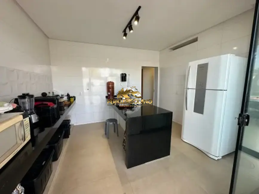 Casa de Condomínio com 3 quartos à venda, 200m2 em Senador Canedo - GO - imagem 8 Foto 8 de Casa de Condomínio com 3 quartos à venda, 200m2 em Senador Canedo - GO