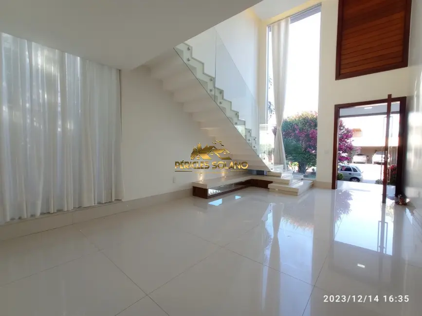 Casa de Condomínio com 5 quartos para alugar, 336m2 em Jardins Valência, Goiania - GO - imagem 4 Foto 4 de Casa de Condomínio com 5 quartos para alugar, 336m2 em Jardins Valência, Goiania - GO