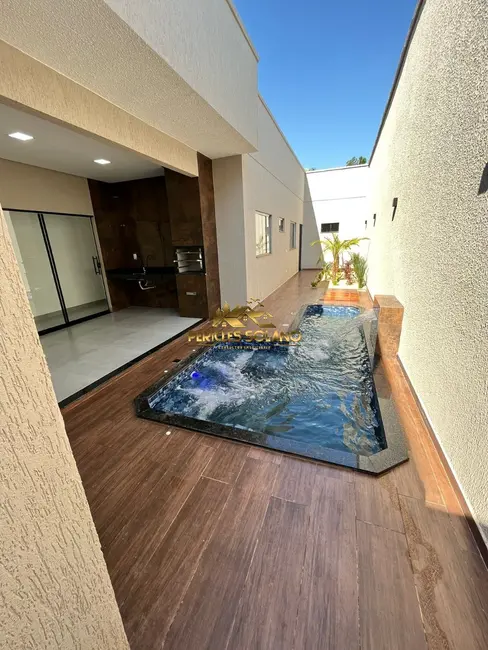 Foto 1 de Casa com 2 quartos à venda, 150m2 em Santuário, Trindade - GO