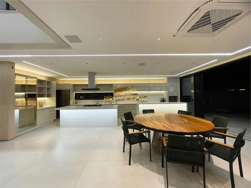 Casa de Condomínio com 5 quartos à venda, 383m2 em Condomínio do Lago, Goiania - GO - imagem 7 Foto 7 de Casa de Condomínio com 5 quartos à venda, 383m2 em Condomínio do Lago, Goiania - GO