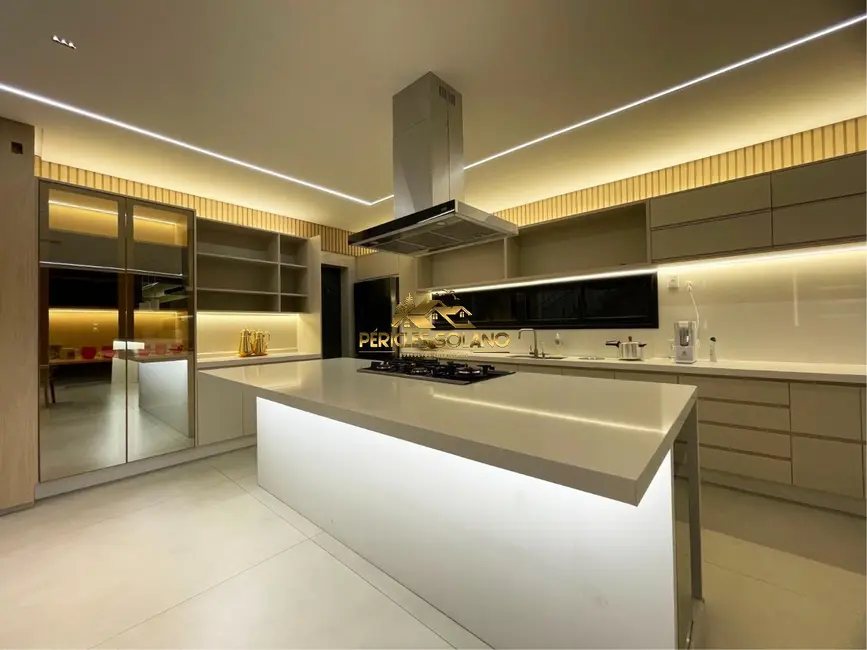 Casa de Condomínio com 5 quartos à venda, 383m2 em Condomínio do Lago, Goiania - GO - imagem 5 Foto 5 de Casa de Condomínio com 5 quartos à venda, 383m2 em Condomínio do Lago, Goiania - GO