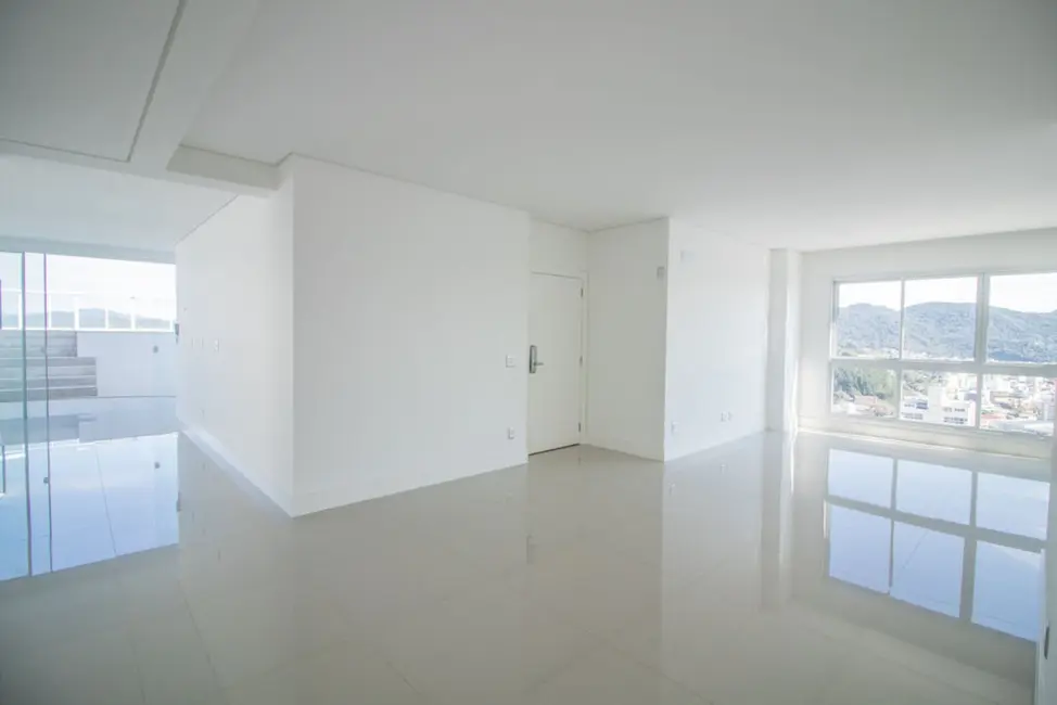 Apartamento com 3 quartos à venda, 128m2 em Centro, Balneario Camboriu - SC - imagem 3 Foto 3 de Apartamento com 3 quartos à venda, 128m2 em Centro, Balneario Camboriu - SC