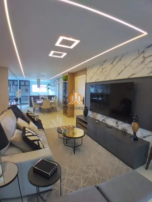 Apartamento com 3 quartos à venda, 139m2 em Centro, Balneario Camboriu - SC - imagem 3 Foto 3 de Apartamento com 3 quartos à venda, 139m2 em Centro, Balneario Camboriu - SC