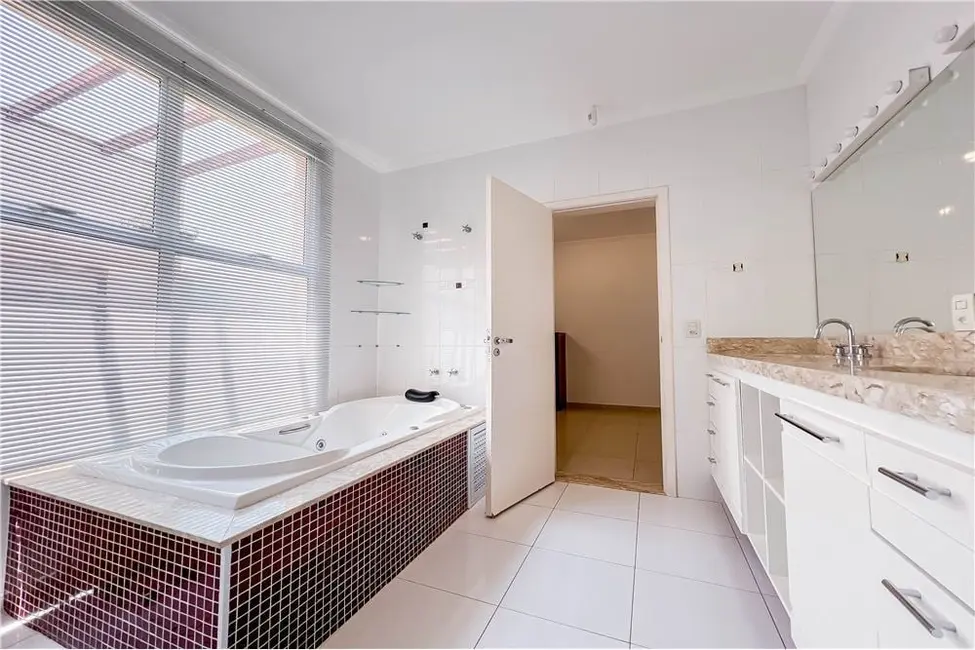 Casa com 4 quartos à venda, 579m2 em Medeiros, Jundiai - SP - imagem 8 Foto 8 de Casa com 4 quartos à venda, 579m2 em Medeiros, Jundiai - SP