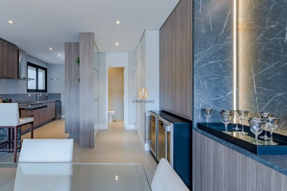 Apartamento com 3 quartos à venda, 142m2 em Bigorrilho, Curitiba - PR - imagem 5 Foto 5 de Apartamento com 3 quartos à venda, 142m2 em Bigorrilho, Curitiba - PR