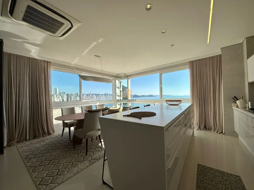 Apartamento com 3 quartos à venda, 153m2 em Centro, Balneario Camboriu - SC - imagem 2 Foto 2 de Apartamento com 3 quartos à venda, 153m2 em Centro, Balneario Camboriu - SC