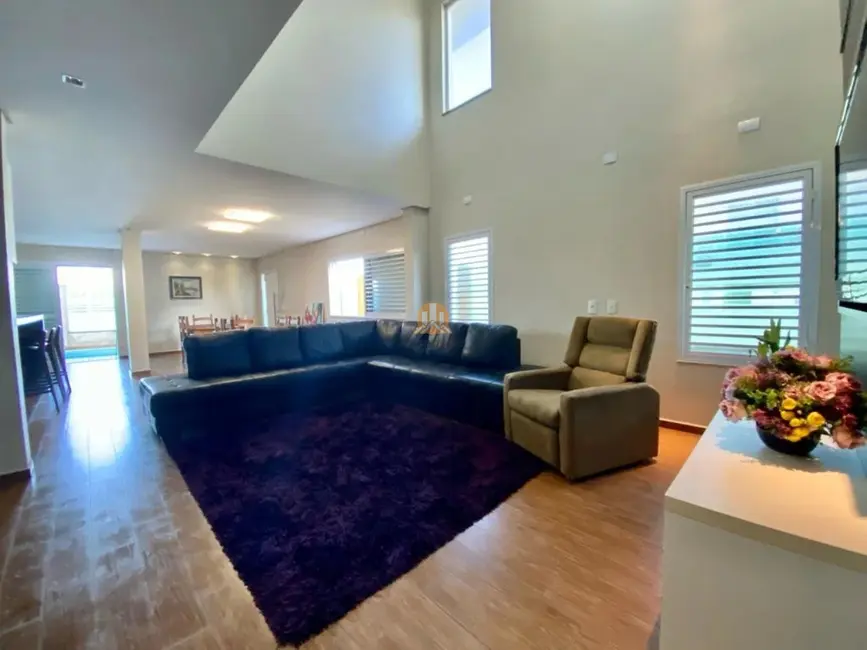 Foto 4 de Casa com 7 quartos à venda, 425m2 em Meia Praia, Navegantes - SC