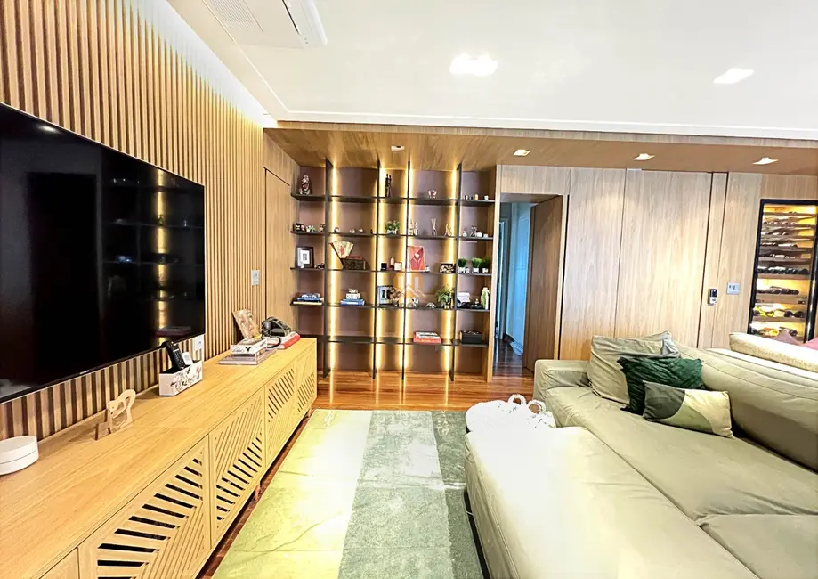 Foto 9 de Apartamento com 3 quartos à venda, 226m2 em Vila Nova Conceição, São Paulo - SP