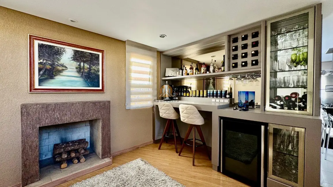 Casa com 4 quartos à venda, 600m2 em Aristocrata, Sao Jose Dos Pinhais - PR - imagem 3 Foto 3 de Casa com 4 quartos à venda, 600m2 em Aristocrata, Sao Jose Dos Pinhais - PR