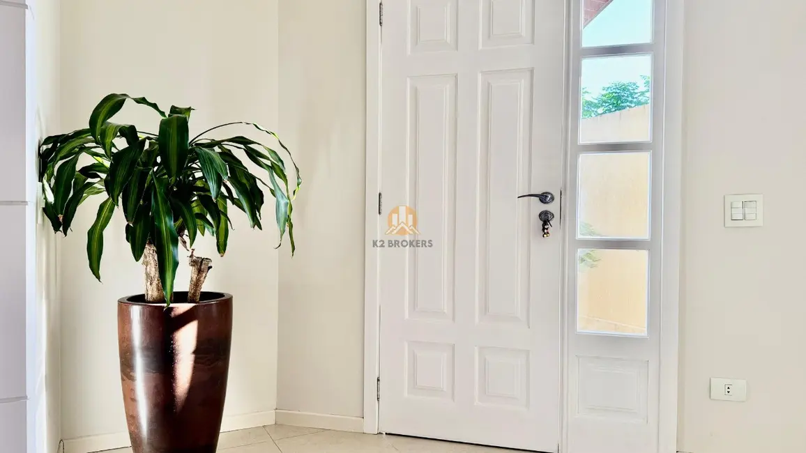 Casa com 4 quartos à venda, 600m2 em Aristocrata, Sao Jose Dos Pinhais - PR - imagem 9 Foto 9 de Casa com 4 quartos à venda, 600m2 em Aristocrata, Sao Jose Dos Pinhais - PR