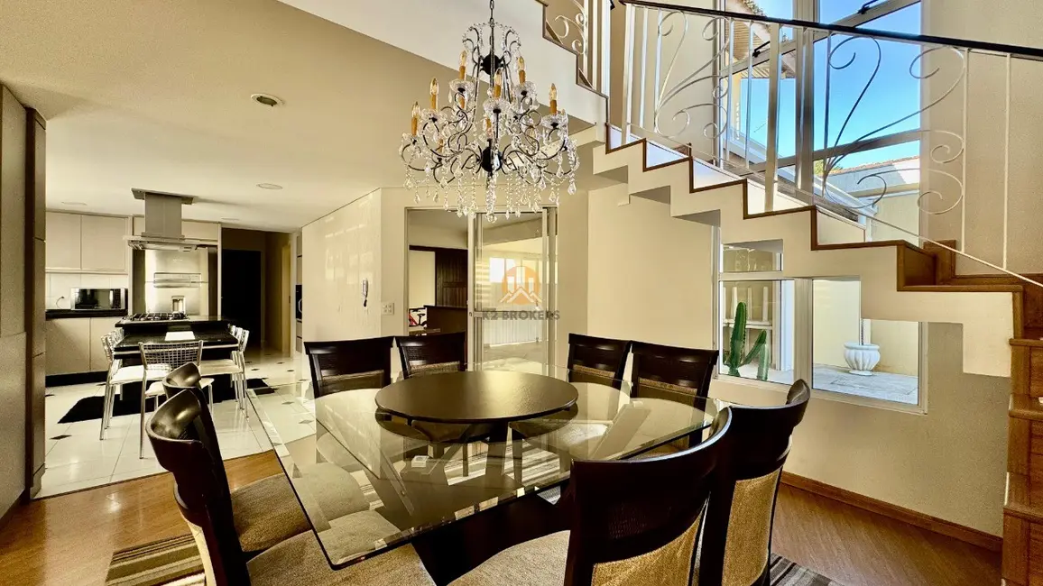 Casa com 4 quartos à venda, 600m2 em Aristocrata, Sao Jose Dos Pinhais - PR - imagem 6 Foto 6 de Casa com 4 quartos à venda, 600m2 em Aristocrata, Sao Jose Dos Pinhais - PR